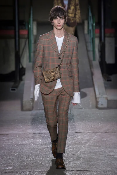 Look 8